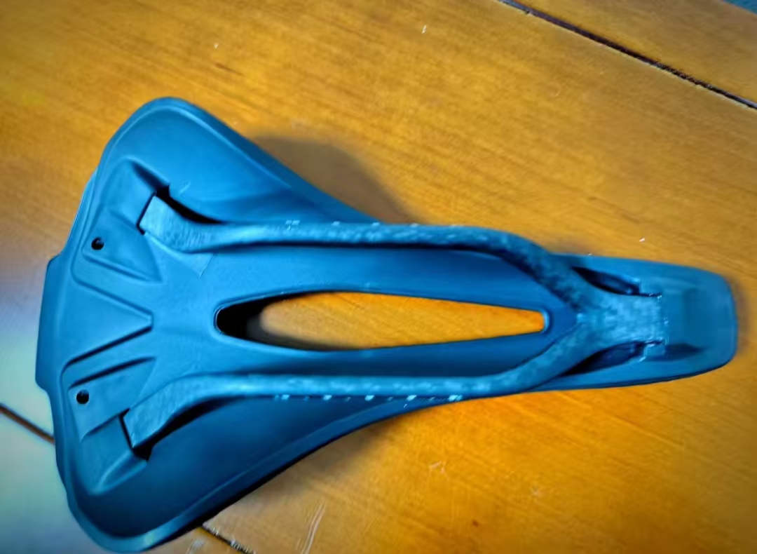 Siodło rowerowe z włókna węglo – Carbon Fiber Saddle recenzja i cena