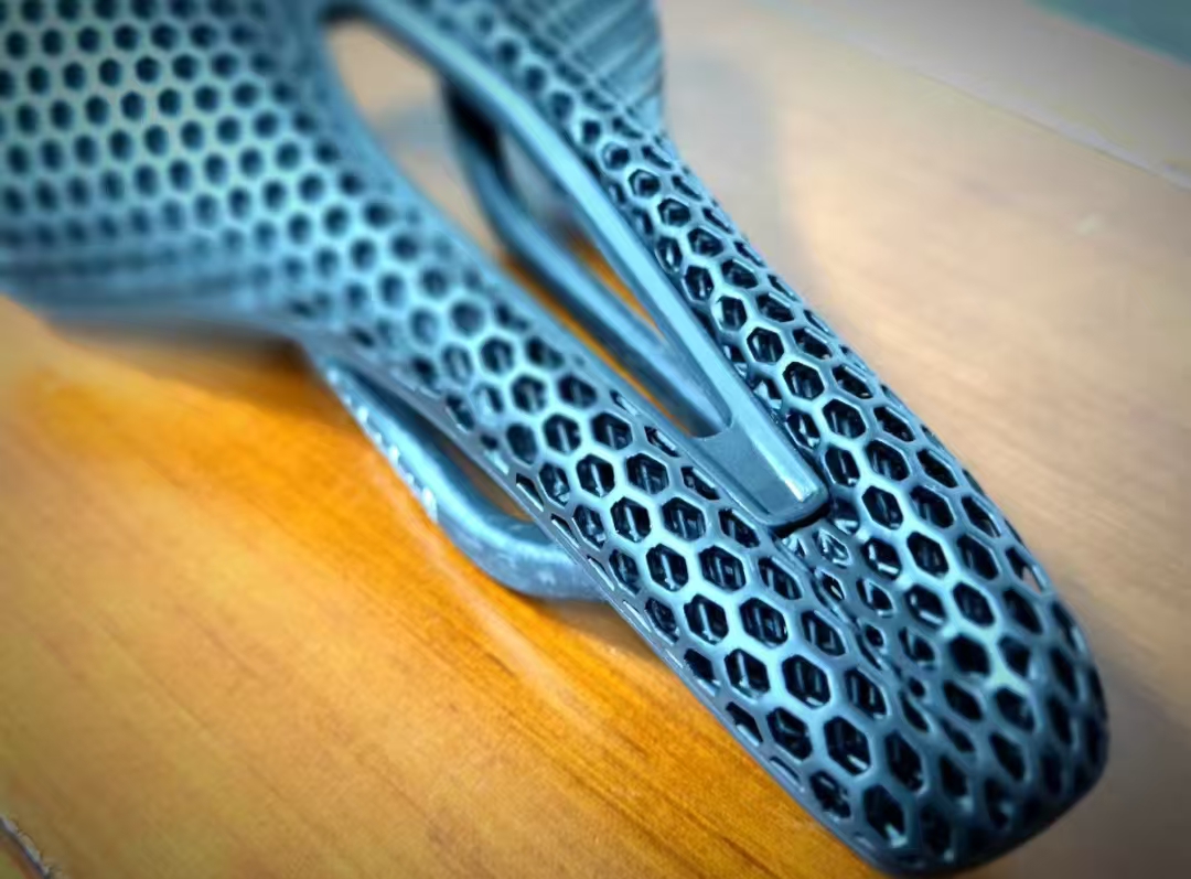 Siodło rowerowe z włókna węglo – Carbon Fiber Saddle recenzja i cena