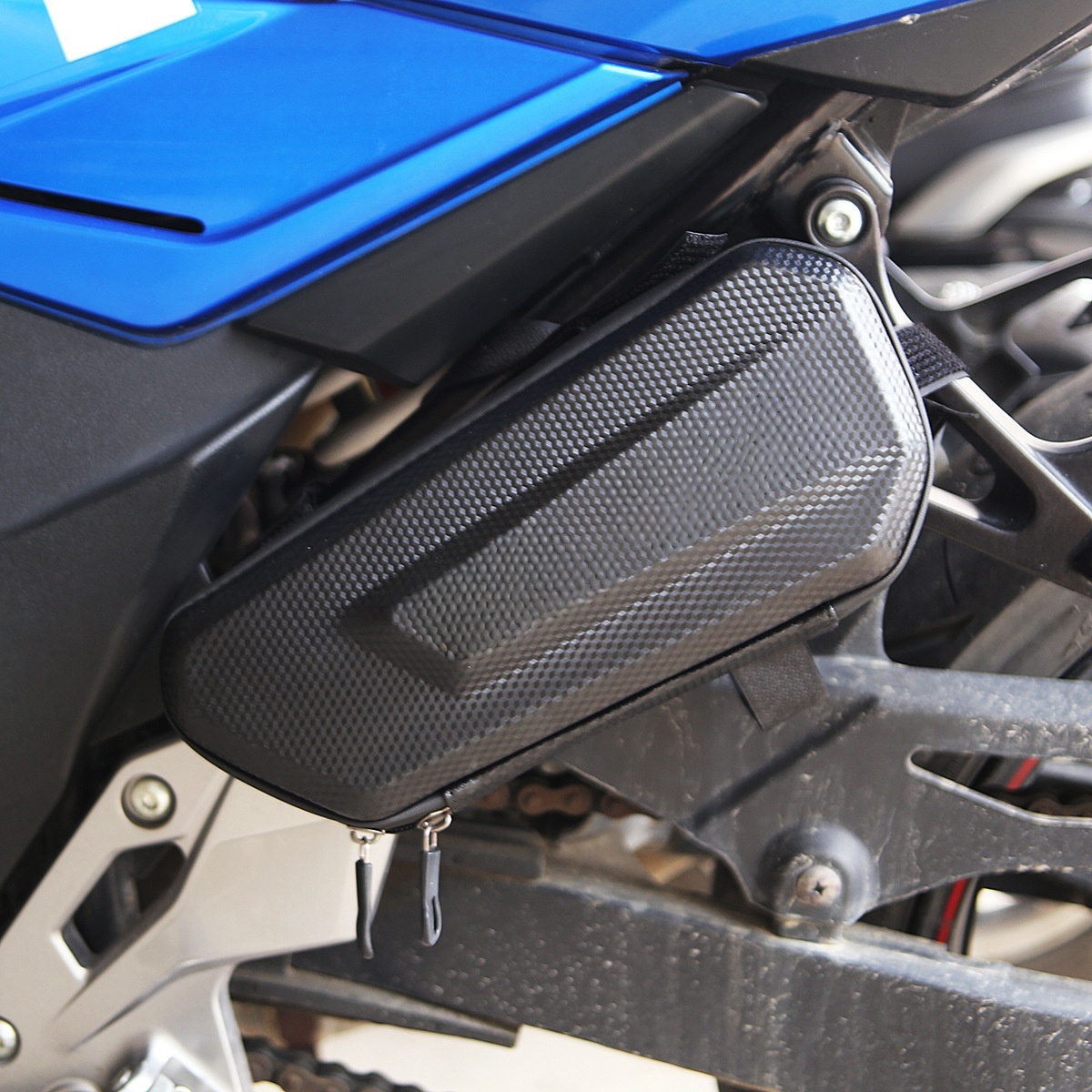 Torba boczna na motocykl i row – Carbon Fiber Saddle recenzja i cena
